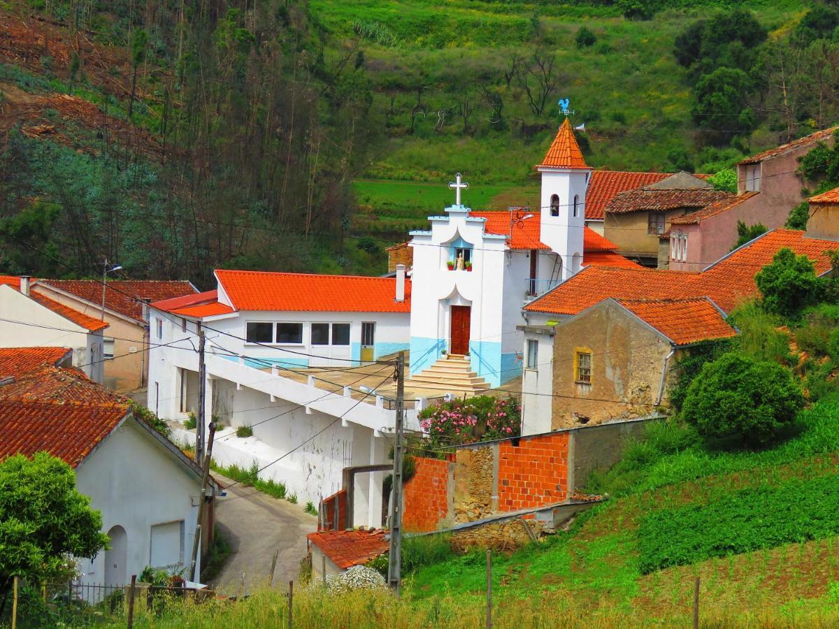فيلا Casa Eira Do Povo Vale de Colmeias المظهر الخارجي الصورة